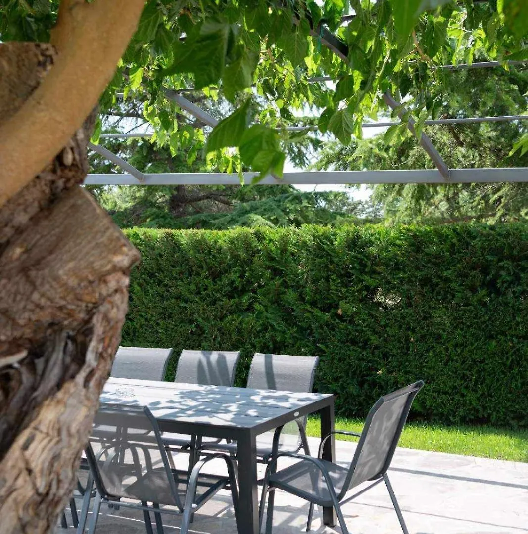 אומאג Villa Emilia 2 0*,